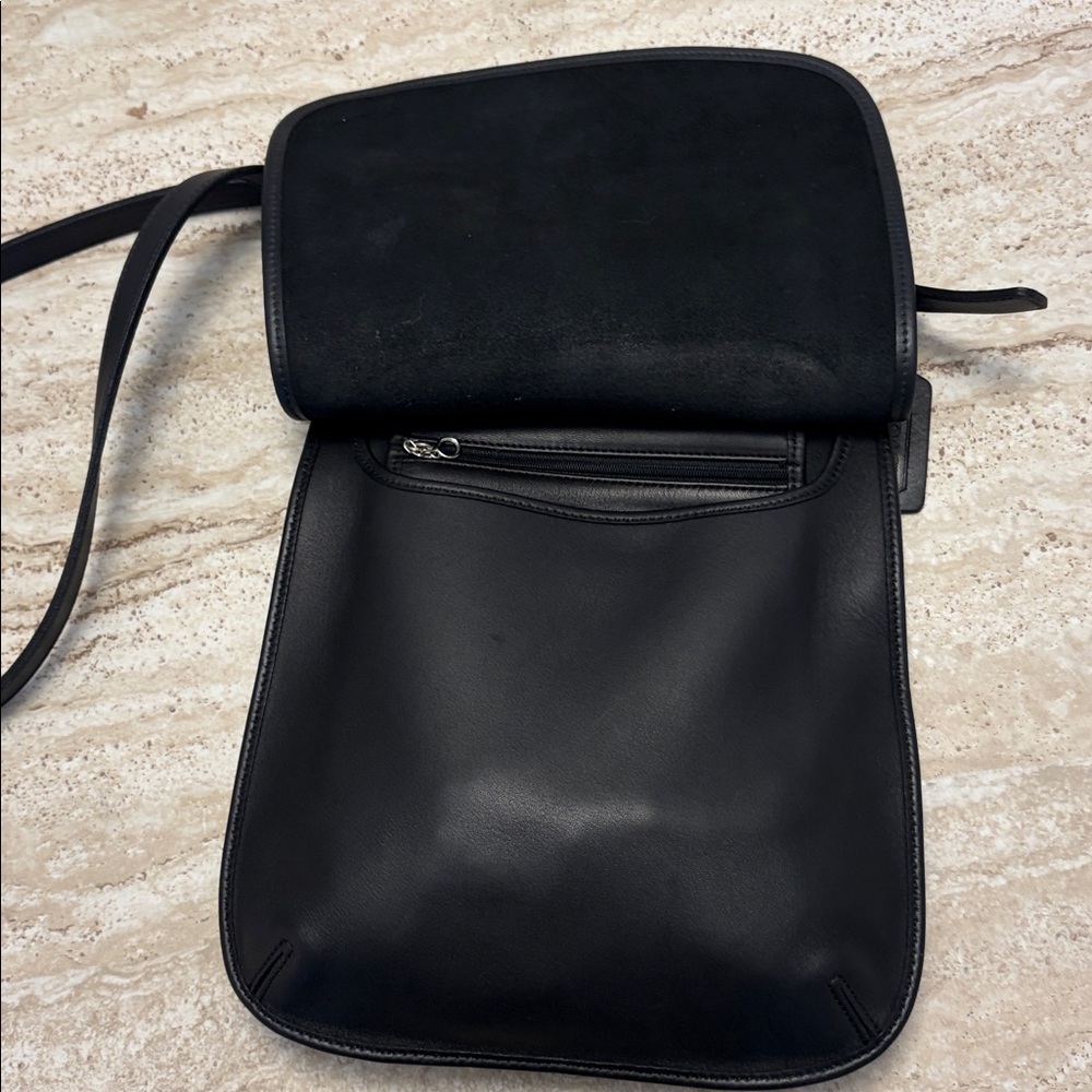 Vintage Coach Slim Flap Hippie Bag in Glove Tanned Black Leather - Picture 8 of 16